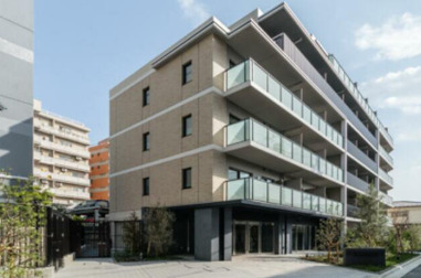 建物外観　鉄筋コンクリート造のがっちりとした建物。