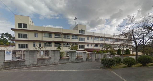 小学校　茨木市立西小学校（小学校）まで376m