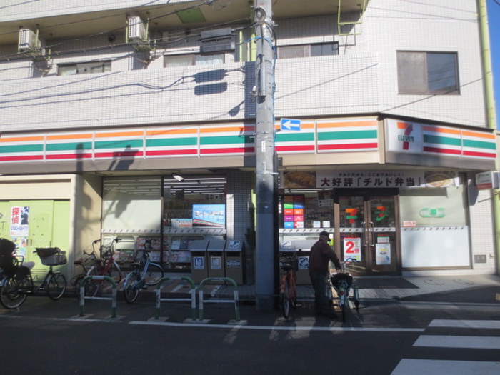 コンビニ　セブンイレブン（コンビニ）まで204m