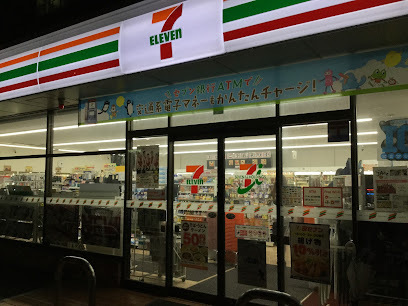 コンビニ　セブン-イレブン 横浜鶴見中央５丁目店（コンビニ）まで636m