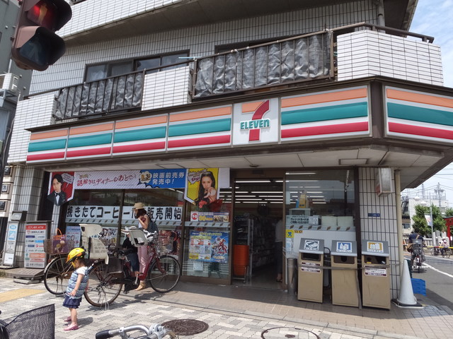 コンビニ　セブンイレブン大田区西糀谷3丁目店（コンビニ）まで215m