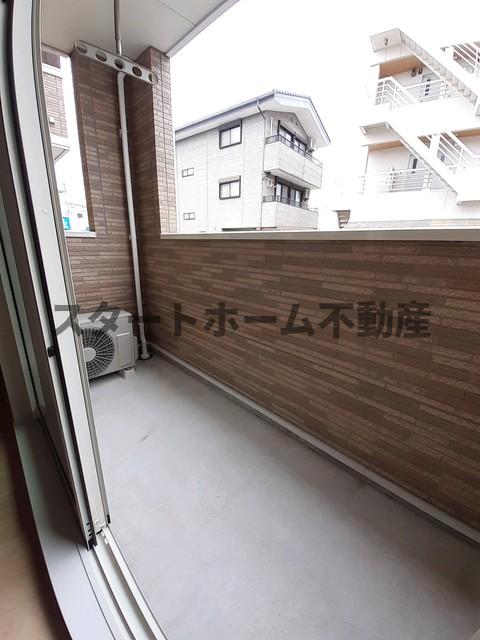バルコニー　陽当たり良好なバルコニーです