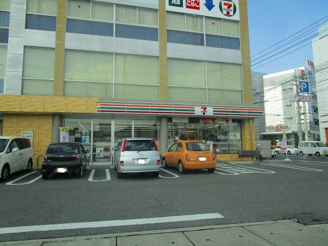 コンビニ　セブンイレブン岡山原尾島3丁目店（コンビニ）まで869m