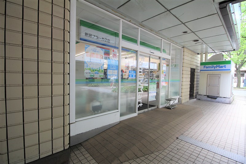 コンビニ　ファミリーマート新潟プラーカ2店（コンビニ）まで167m