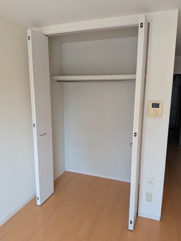 収納　お洋服もたくさんしまえます