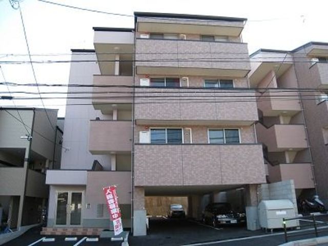 駐車場　建物外観