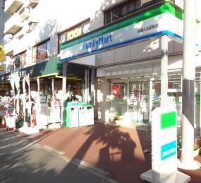 コンビニ　ファミリーマート（コンビニ）まで60m