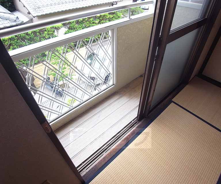 バルコニー　手すりが付いてて安心