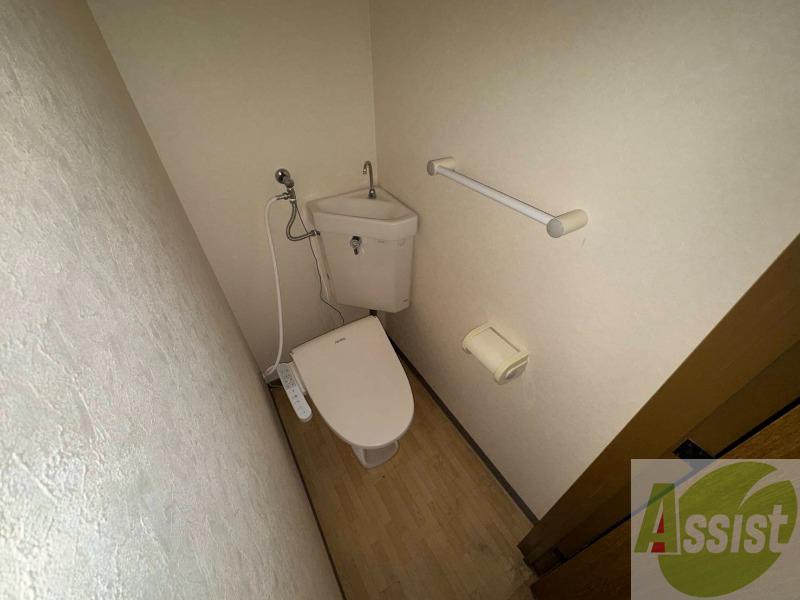 トイレ　こちらはトイレです。清潔感があり、安心して使用できます。