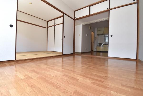 居室・リビング　写真別部屋になります。（同タイプ）
