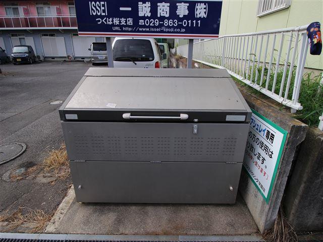 エントランス　捨て場敷地内に有