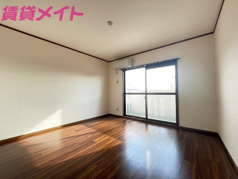居室・リビング　同型参考写真