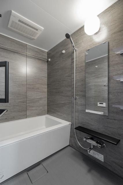 バス・シャワールーム　※写真は同タイプ住戸(401)です。