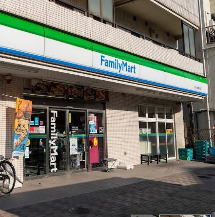 コンビニ　ファミリーマート（コンビニ）まで214m