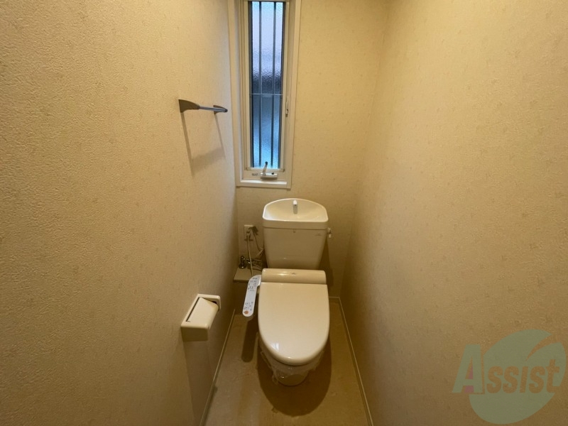 トイレ　温水洗浄便座付きのトイレは、使用しやすくうれしいですね。