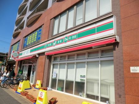 コンビニ　ローソンストア100 東船橋駅前店（コンビニ）まで737m