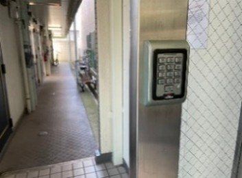 エントランス　オートロック完備(夜間のみ)なので、安心です。
