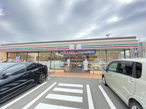 コンビニ　セブンイレブン富が丘（コンビニ）まで253m