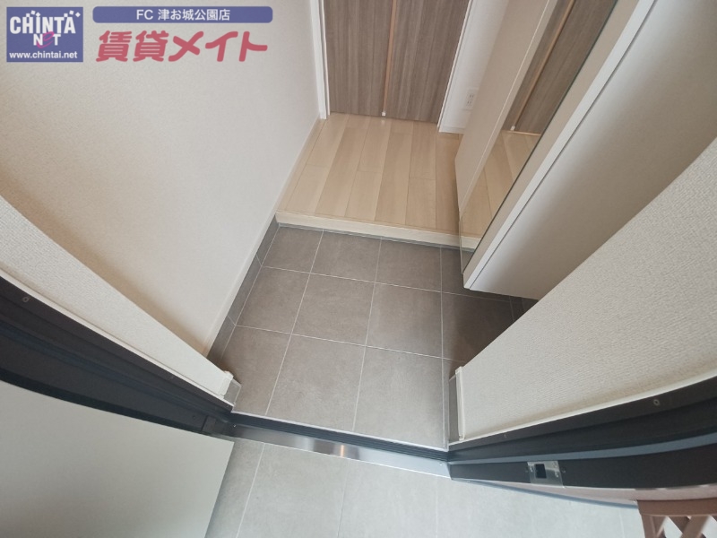 玄関　反転タイプ参考写真