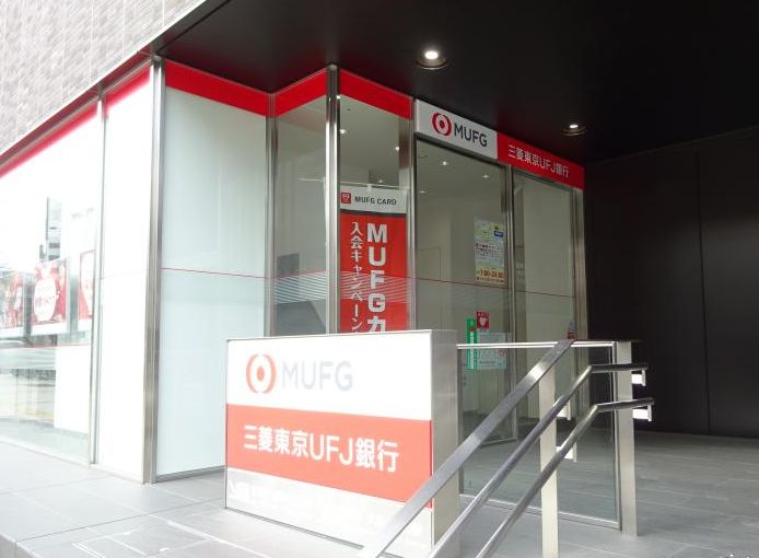 銀行　三菱UFJ銀行上六支店（銀行）まで110m