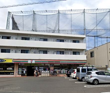 コンビニ　セブンイレブン（コンビニ）まで358m