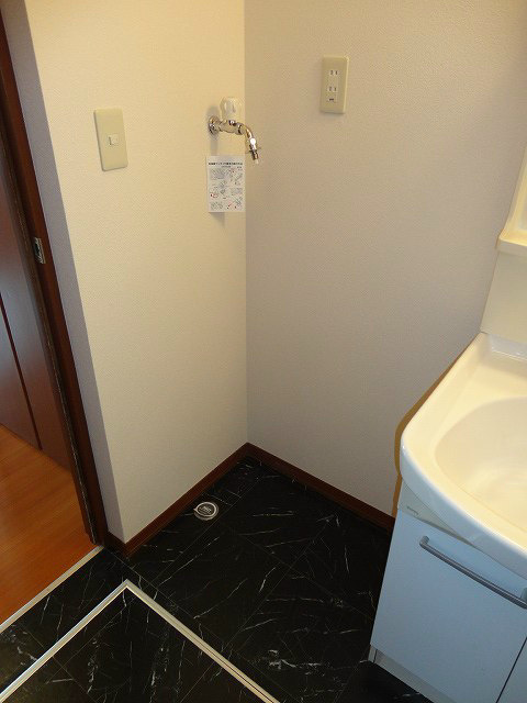 その他　洗濯機置き場写真は102号室です（参考）