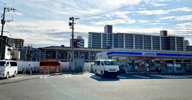 コンビニ　ローソン福岡馬出五丁目店（コンビニ）まで241m