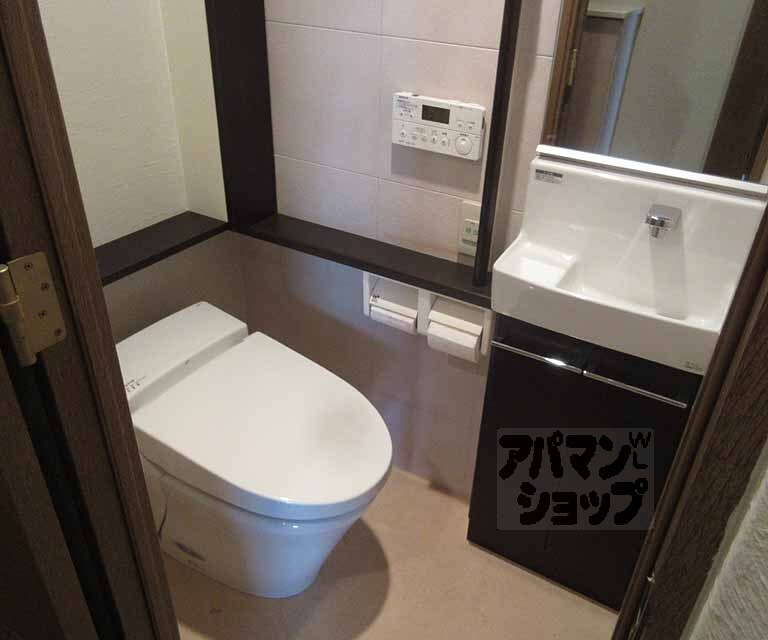 トイレ　ウォシュレットつき