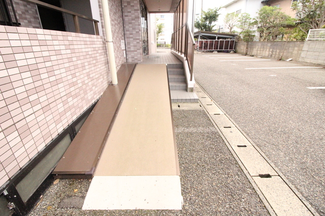 エントランス　スロープ有ります