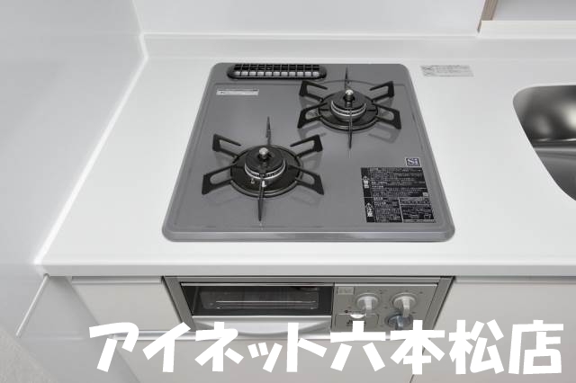 その他設備　調理が進む2口コンロ付キッチンです