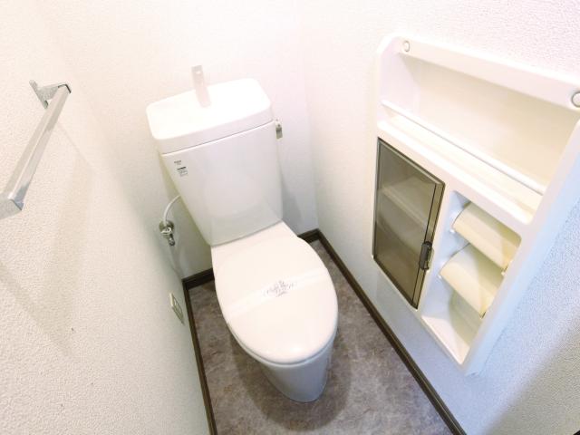 ＪＲ関西本線 三郷駅 徒歩6分 2階建 築36年のトイレ写真