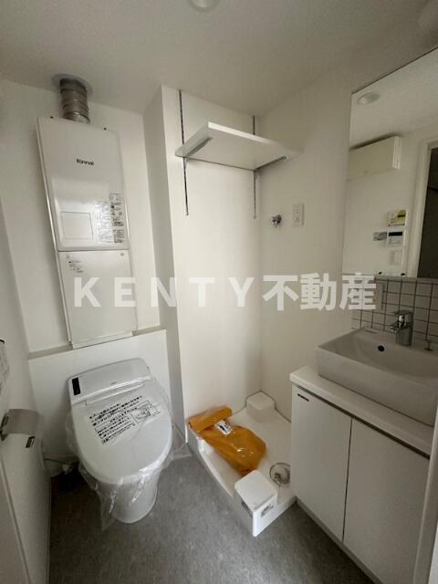 トイレ　落ち着いた色調のトイレです