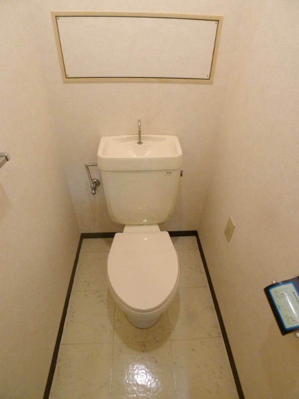 地下鉄東山線 池下駅 徒歩3分 2階建 築43年のトイレ写真