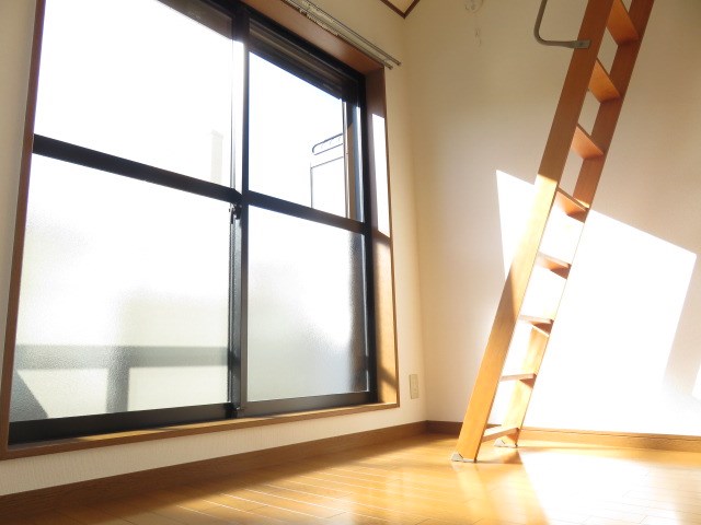 ＪＲ京浜東北線 川崎駅 徒歩7分 2階建 築27年の居間写真
