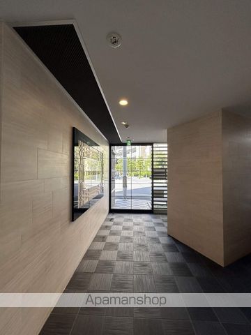 地下鉄御堂筋線 中津駅 徒歩7分 8階建 築18年の外観写真