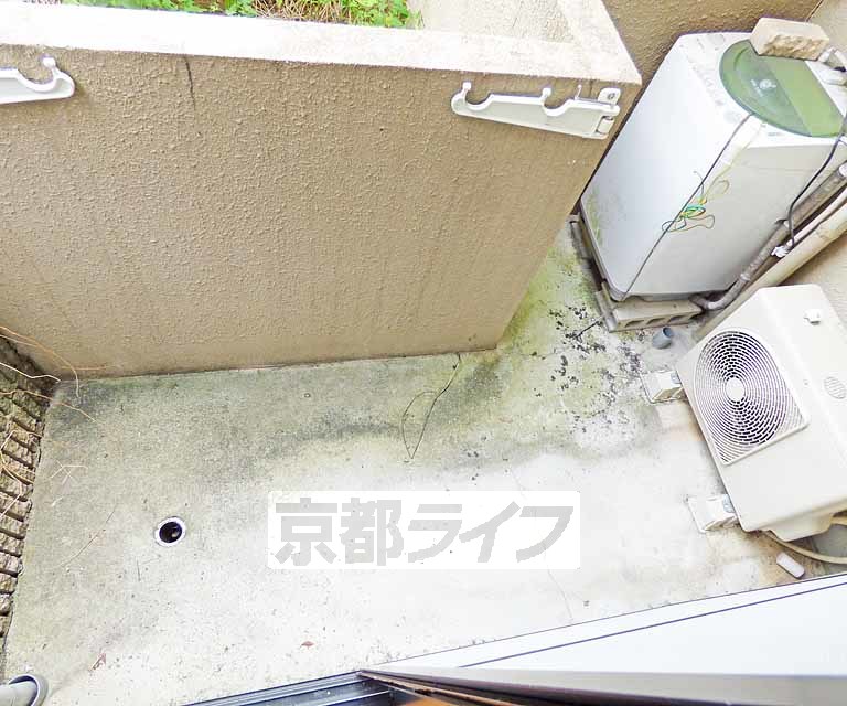 バルコニー　洗濯を干すにも十分なスペースです。