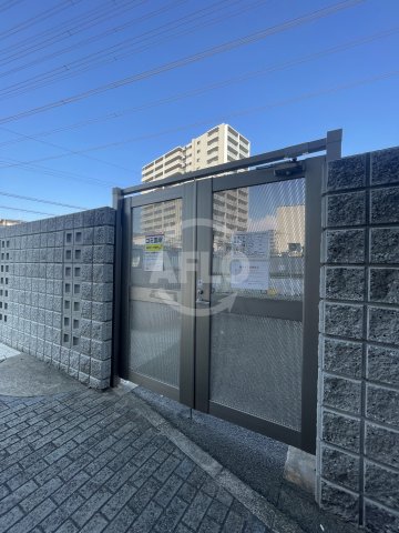 地下鉄四つ橋線 住之江公園駅 徒歩10分 13階建 築32年の外観写真
