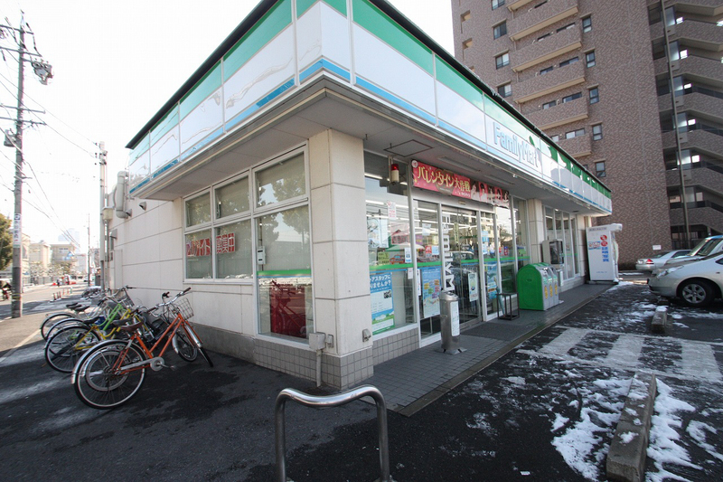 コンビニ　ファミリーマート　名西二丁目店（コンビニ）まで91m