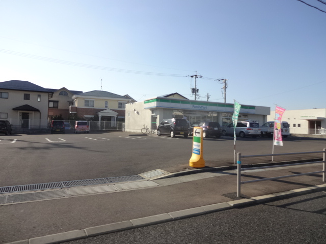 コンビニ　ファミリーマート大村宮小路三丁目店（コンビニ）まで185m