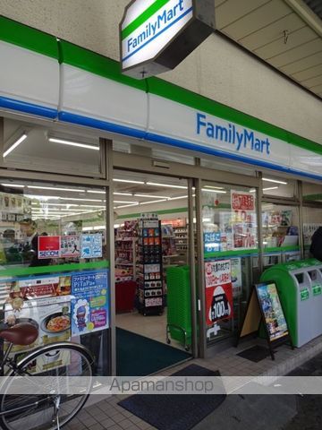 コンビニ　ファミリーマート（コンビニ）まで466m