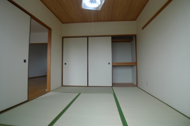 あざみのスクエアIIの居間写真