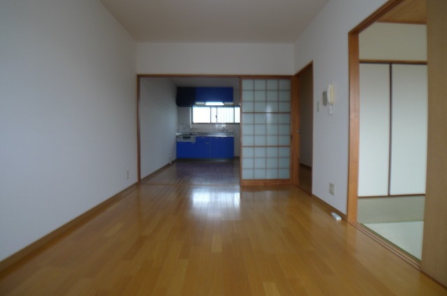 あざみのスクエアIIの居間写真