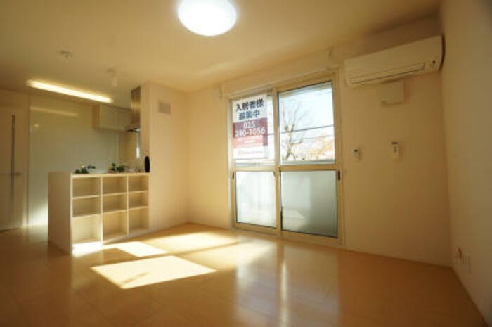 居室・リビング　明るい雰囲気のお部屋