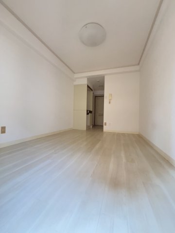 コスモプラザ三宮の居間写真