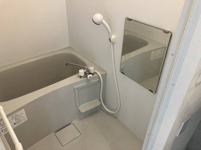 バス・シャワールーム　コンパクトで使いやすいお風呂です