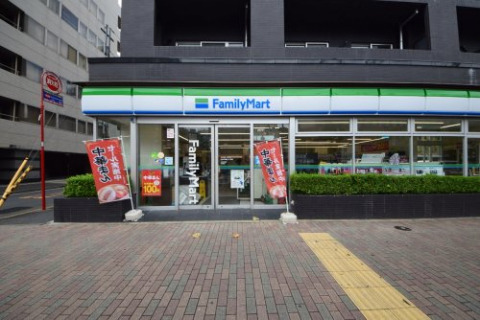 コンビニ　ファミリーマート 中央月島三丁目店（コンビニ）まで20m
