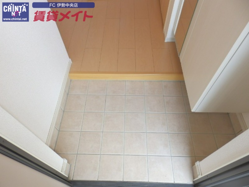 玄関　同型参考写真です