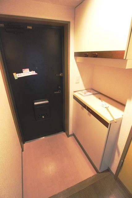 東急田園都市線 桜新町駅 徒歩7分 3階建 築38年の玄関写真