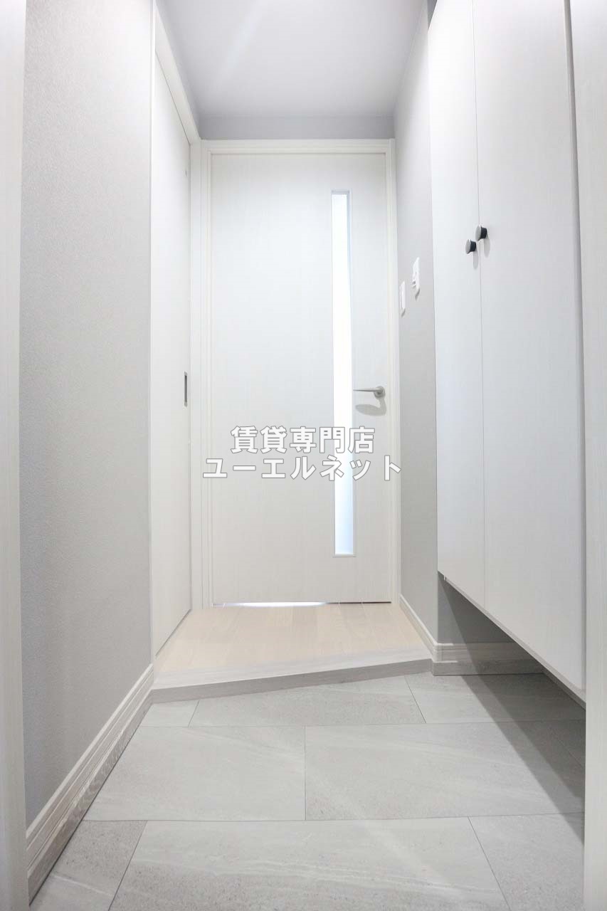 地下鉄御堂筋線 江坂駅 徒歩9分 4階建 新築の玄関写真