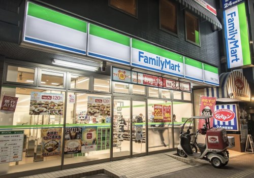 コンビニ　ファミリーマート 月島二丁目店（コンビニ）まで67m